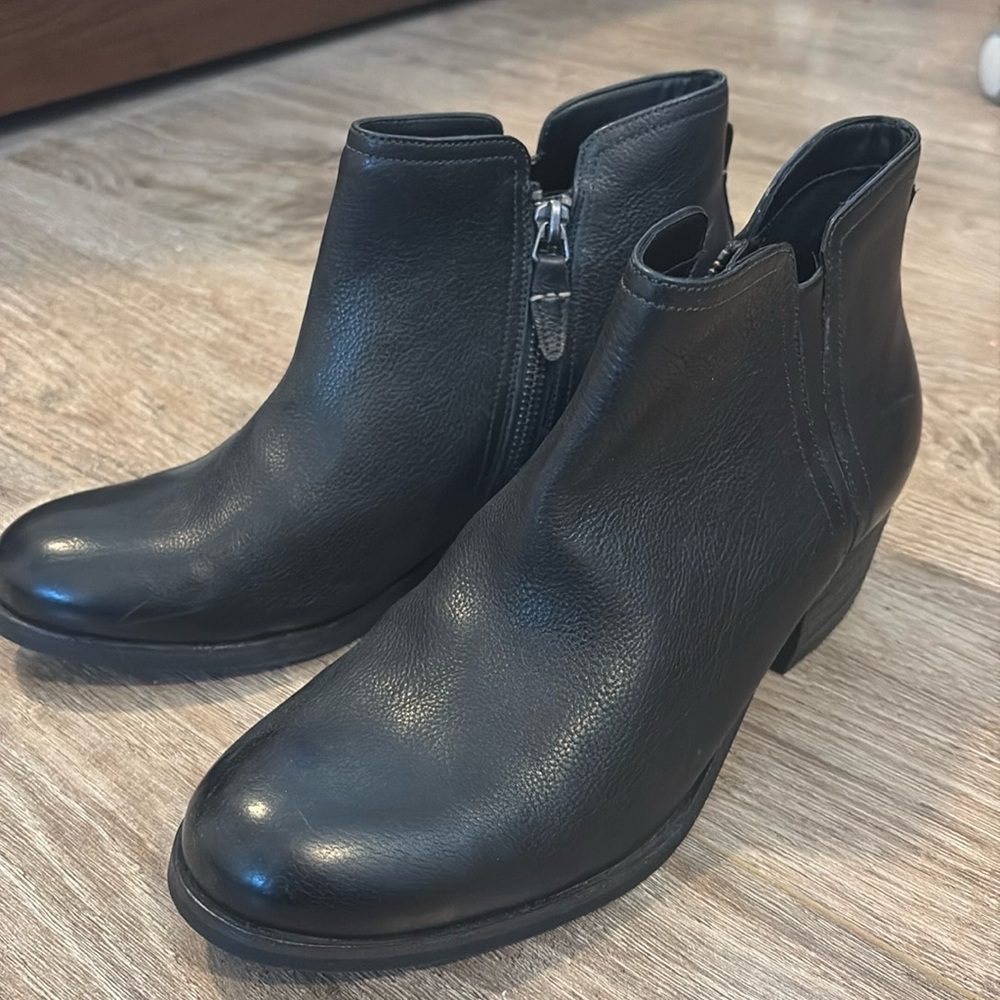 Clarks Maypearl Ramie ankle booties